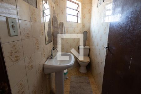 Casa à venda com 195m², 3 quartos e 2 vagas Casa à venda com 195m², 3 quartos e 2 vagasBanheiro