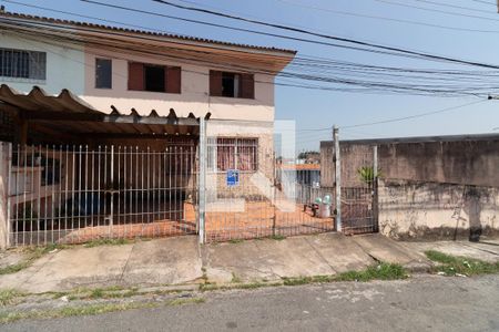 Casa à venda com 195m², 3 quartos e 2 vagas Casa à venda com 195m², 3 quartos e 2 vagasFachada