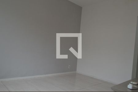 Sala de casa de condomínio para alugar com 2 quartos, 200m² em Taquara, Rio de Janeiro