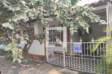 Casa de condomínio à venda com 164m², 2 quartos e 1 vaga Casa de condomínio à venda com 164m², 2 quartos e 1 vagaFachada