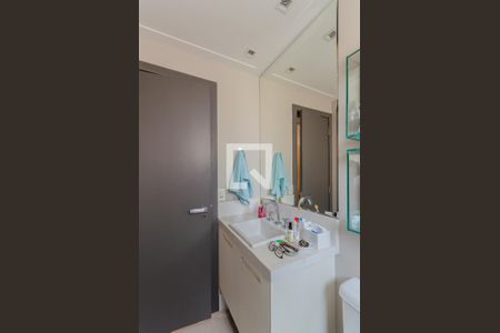 Apartamento à venda com 183m², 3 quartos e 4 vagas Apartamento à venda com 183m², 3 quartos e 4 vagasBanheiro da Suíte 2