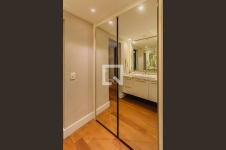 Apartamento à venda com 183m², 3 quartos e 4 vagas Apartamento à venda com 183m², 3 quartos e 4 vagasBanheiro da Suíte 1