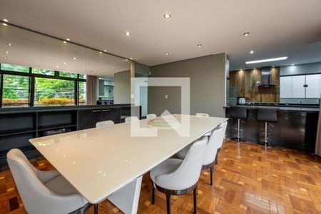 Casa à venda com 340m², 5 quartos e 6 vagas Casa à venda com 340m², 5 quartos e 6 vagasFoto 06