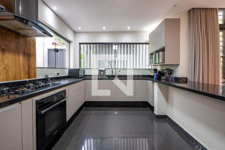 Casa à venda com 340m², 5 quartos e 6 vagas Casa à venda com 340m², 5 quartos e 6 vagasFoto 12