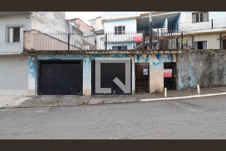 Casa à venda com 243m², 5 quartos e 2 vagas Casa à venda com 243m², 5 quartos e 2 vagasFachada