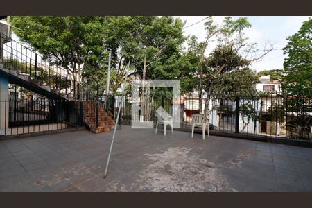 Casa à venda com 243m², 5 quartos e 2 vagas Casa à venda com 243m², 5 quartos e 2 vagasQuintal