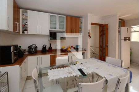 Casa à venda com 419m², 4 quartos e 6 vagasCozinha - Armários