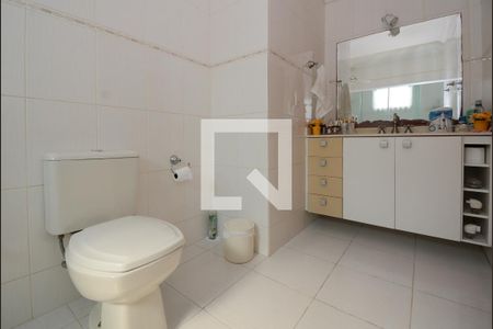 Casa à venda com 419m², 4 quartos e 6 vagasBanheiro da Suíte 4