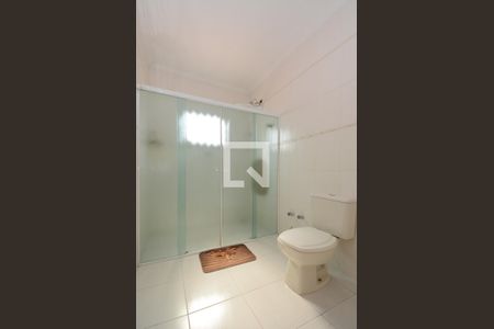 Casa à venda com 419m², 4 quartos e 6 vagasBanheiro da Suíte 4