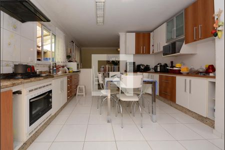 Casa à venda com 419m², 4 quartos e 6 vagasCozinha - Armários