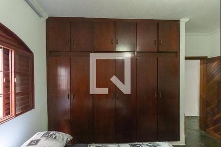 Casa à venda com 210m², 2 quartos e 4 vagas Casa à venda com 210m², 2 quartos e 4 vagasSuíte