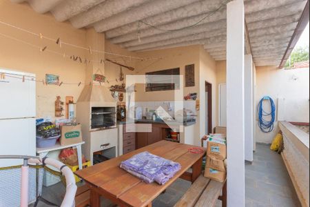 Casa à venda com 210m², 2 quartos e 4 vagas Casa à venda com 210m², 2 quartos e 4 vagasChurrasqueira