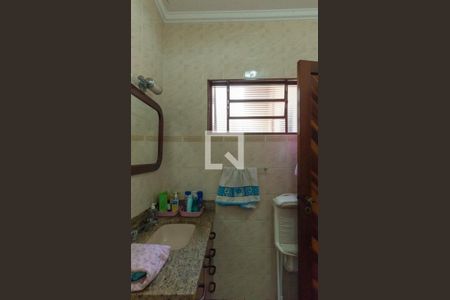 Casa à venda com 210m², 2 quartos e 4 vagas Casa à venda com 210m², 2 quartos e 4 vagasBanheiro