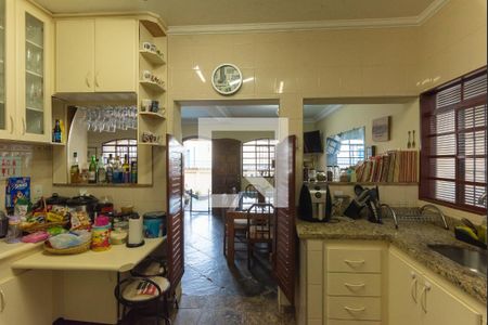 Casa à venda com 210m², 2 quartos e 4 vagas Casa à venda com 210m², 2 quartos e 4 vagasCozinha