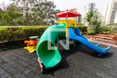 Apartamento à venda com 161m², 3 quartos e 4 vagas Apartamento à venda com 161m², 3 quartos e 4 vagasÁrea comum - Playground