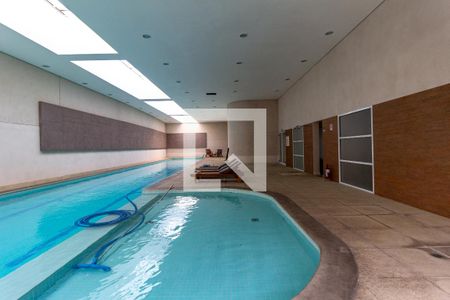 Apartamento à venda com 161m², 3 quartos e 4 vagas Apartamento à venda com 161m², 3 quartos e 4 vagasÁrea comum - Piscina