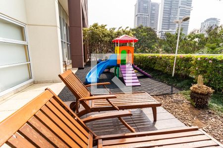 Apartamento à venda com 161m², 3 quartos e 4 vagas Apartamento à venda com 161m², 3 quartos e 4 vagasÁrea comum - Playground