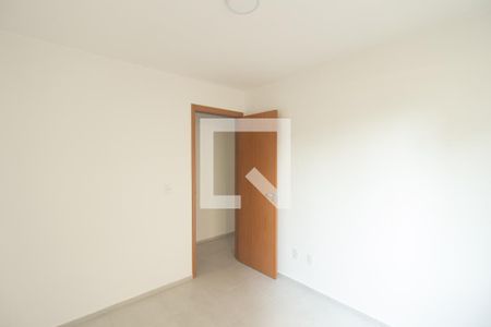 Quarto 1 de apartamento para alugar com 2 quartos, 40m² em Inhoaíba, Rio de Janeiro