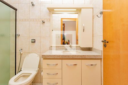 Casa à venda com 342m², 4 quartos e 8 vagas Casa à venda com 342m², 4 quartos e 8 vagasBanheiro Social