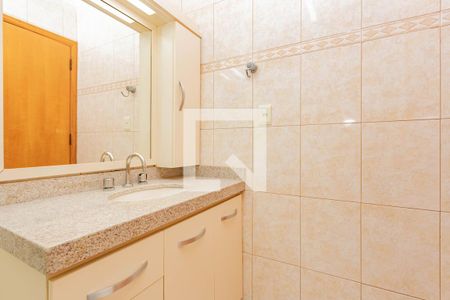 Casa à venda com 342m², 4 quartos e 8 vagas Casa à venda com 342m², 4 quartos e 8 vagasBanheiro Social