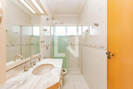 Casa à venda com 342m², 4 quartos e 8 vagas Casa à venda com 342m², 4 quartos e 8 vagasBanheiro da Suíte