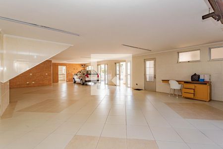 Casa à venda com 342m², 4 quartos e 8 vagas Casa à venda com 342m², 4 quartos e 8 vagasGaragem