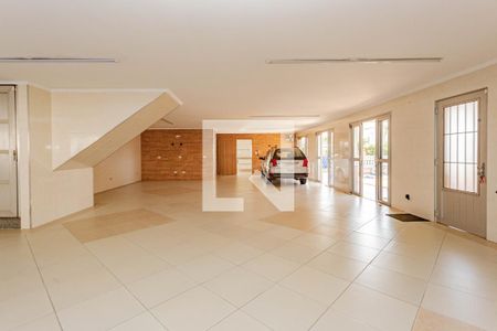 Casa à venda com 342m², 4 quartos e 8 vagas Casa à venda com 342m², 4 quartos e 8 vagasGaragem