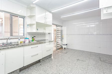 Casa à venda com 342m², 4 quartos e 8 vagas Casa à venda com 342m², 4 quartos e 8 vagasCozinha