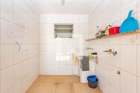 Casa à venda com 342m², 4 quartos e 8 vagas Casa à venda com 342m², 4 quartos e 8 vagasÁrea de Serviço 2