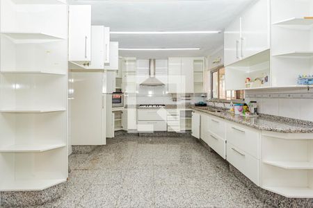 Casa à venda com 342m², 4 quartos e 8 vagas Casa à venda com 342m², 4 quartos e 8 vagasCozinha