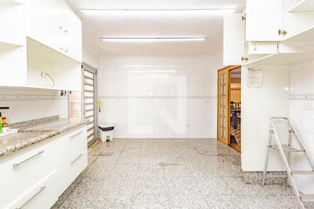 Casa à venda com 342m², 4 quartos e 8 vagas Casa à venda com 342m², 4 quartos e 8 vagasCozinha