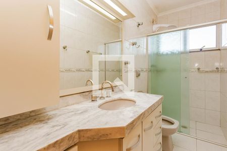 Casa à venda com 342m², 4 quartos e 8 vagas Casa à venda com 342m², 4 quartos e 8 vagasBanheiro da Suíte