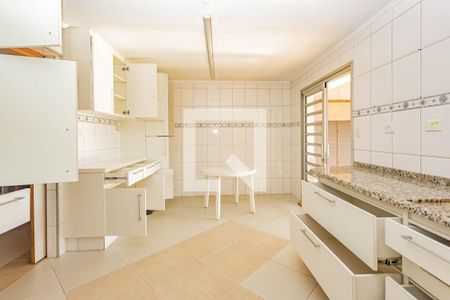 Casa à venda com 342m², 4 quartos e 8 vagas Casa à venda com 342m², 4 quartos e 8 vagasCozinha 2