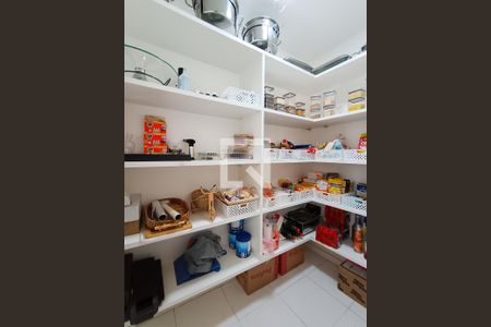 Casa de condomínio à venda com 600m², 5 quartos e 2 vagasDespensa 