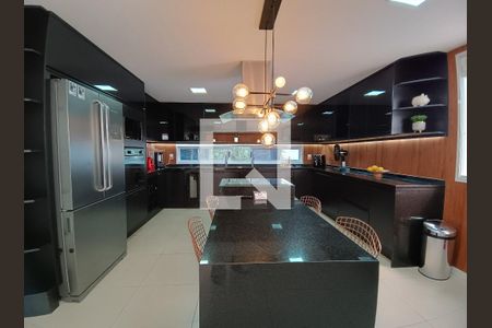 Casa de condomínio à venda com 600m², 5 quartos e 2 vagasCozinha