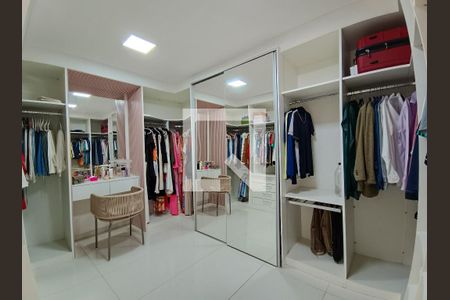 Casa de condomínio à venda com 600m², 5 quartos e 2 vagasCloset da Suíte 1