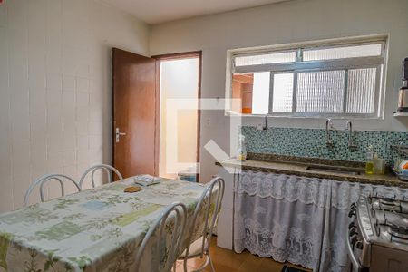 Casa à venda com 160m², 3 quartos e 2 vagas Casa à venda com 160m², 3 quartos e 2 vagasCorredor - Escada