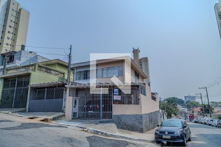 Casa à venda com 160m², 3 quartos e 2 vagas Casa à venda com 160m², 3 quartos e 2 vagasFachada