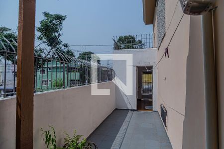 Casa à venda com 160m², 3 quartos e 2 vagas Casa à venda com 160m², 3 quartos e 2 vagasCorredor externo