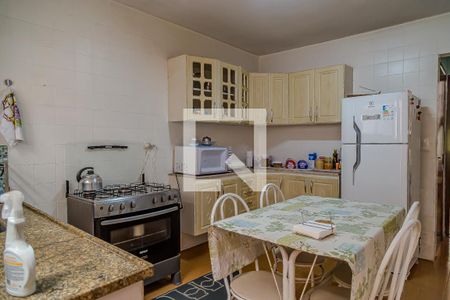 Casa à venda com 160m², 3 quartos e 2 vagas Casa à venda com 160m², 3 quartos e 2 vagasCorredor - Escada