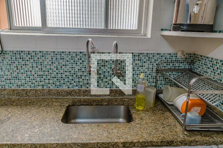 Casa à venda com 160m², 3 quartos e 2 vagas Casa à venda com 160m², 3 quartos e 2 vagasCorredor - Escada - Pia