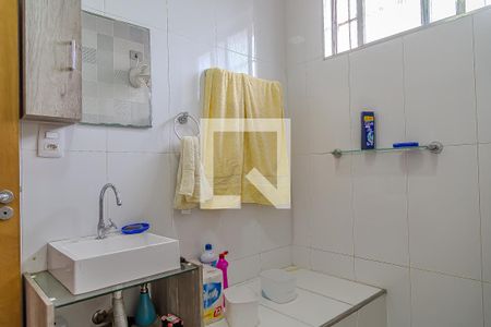 Casa à venda com 160m², 3 quartos e 2 vagas Casa à venda com 160m², 3 quartos e 2 vagasBanheiro