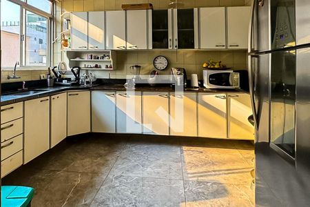 Apartamento à venda com 170m², 5 quartos e 2 vagasCozinha