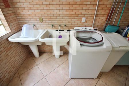 Casa à venda com 297m², 4 quartos e 5 vagasÁrea de Serviço