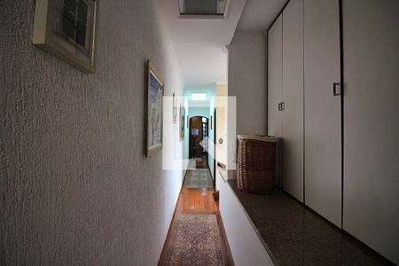 Casa à venda com 297m², 4 quartos e 5 vagasCorredor