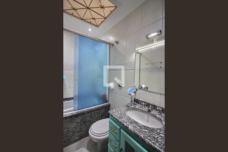 Casa à venda com 297m², 4 quartos e 5 vagasQuarto 2 Banheiro