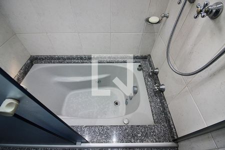 Casa à venda com 297m², 4 quartos e 5 vagasQuarto 1 - Suíte Banheiro