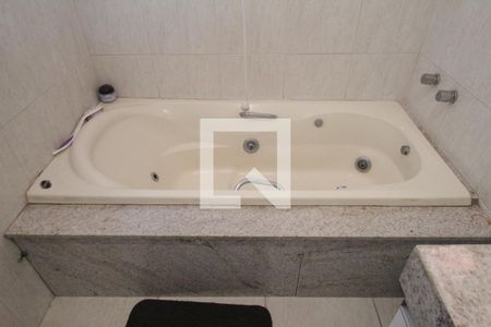 Casa à venda com 520m², 5 quartos e 3 vagasBanheiro da Suite 1