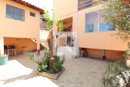 Casa à venda com 520m², 5 quartos e 3 vagasQuintal