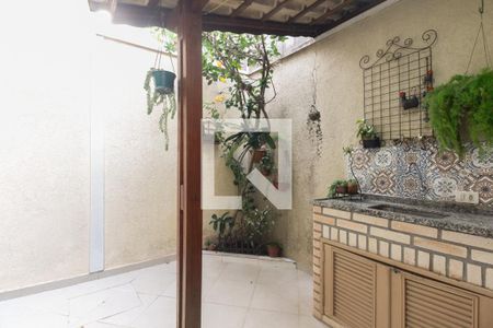Casa à venda com 218m², 3 quartos e 2 vagas Casa à venda com 218m², 3 quartos e 2 vagasQuintal e Churrasqueira